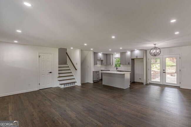 Building Photo - 2352 Glendale Dr