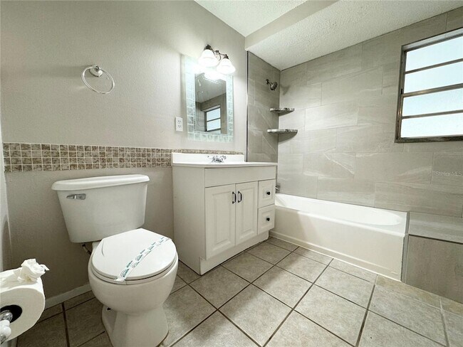 Building Photo - 237 Matisse Cir N