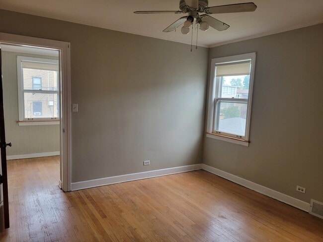 Building Photo - 6221 N Albany Ave