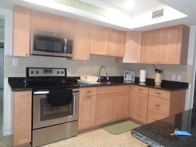 Building Photo - 2BR/2BA Venice Island Duplex