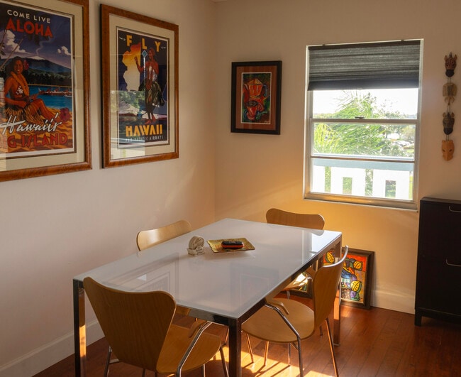 Building Photo - 4016 Lincoln A