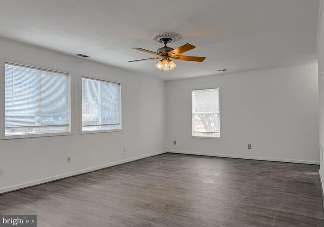 Building Photo - 35972 Washington Ave