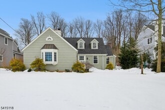 Building Photo - 10 Great Hills Terrace