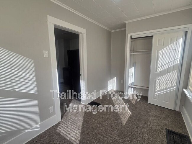 Building Photo - 1024 Roosevelt Ave