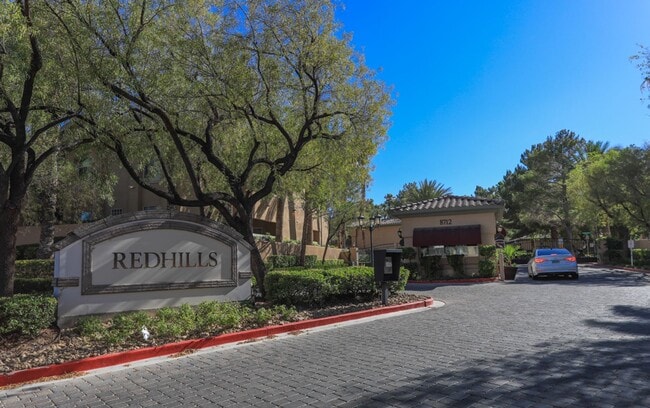 Building Photo - 2 Bedroom Condo In Guard Gated Summerlin C...