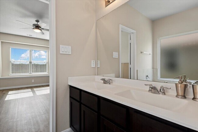 Building Photo - 5639 Brooklyn Rose Dr