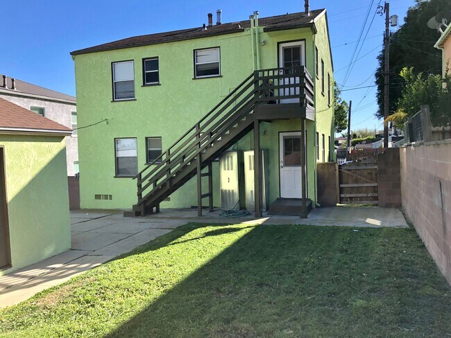 Building Photo - 616 W 26th St