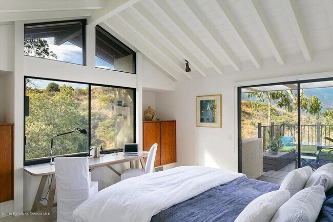 Building Photo - 1255 Rancheros Rd
