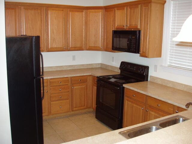 Building Photo - 208 Trillium Ct