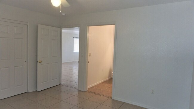 Building Photo - 4410 Buena Loma Way
