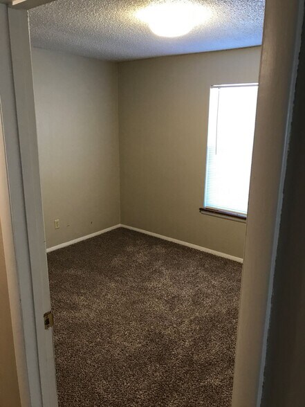 Building Photo - 830 Hardy Springs Cir