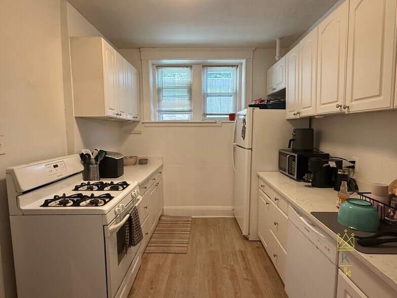 Primary Photo - 46 Longwood Ave