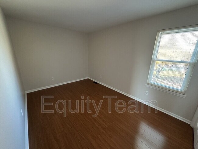 Building Photo - 9400 White Pine Dr