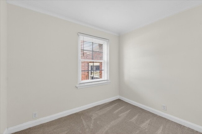 Building Photo - 923 S Hanley Rd