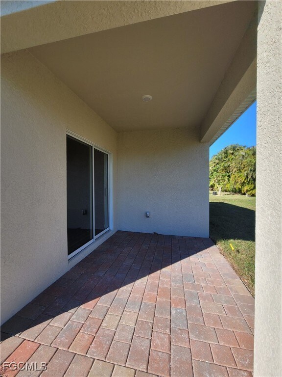 Building Photo - 334 SW 25th Ave