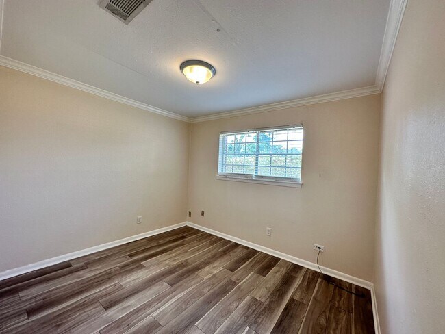 Building Photo - Updated and AFFORDABLE SHREVEPORT HOME