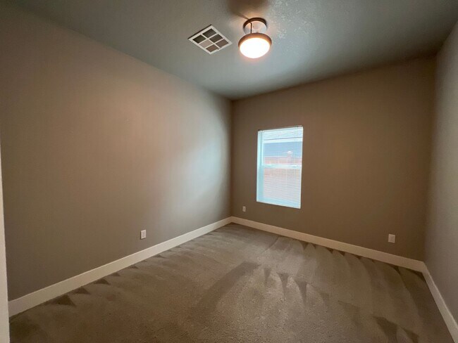 Building Photo - 1908al