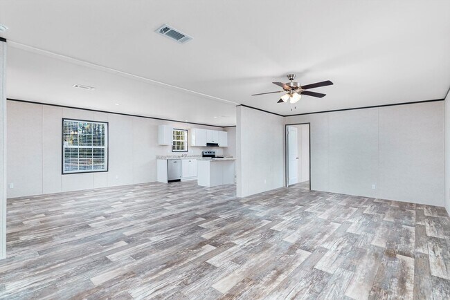 Building Photo - Huge 5 Bedroom 3 Bathroom Hastings Home Located w/ 1 Acre