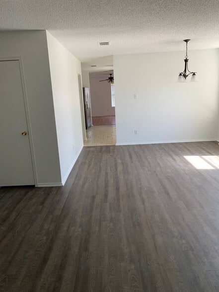 Building Photo - 2701 Woodlake Pkwy