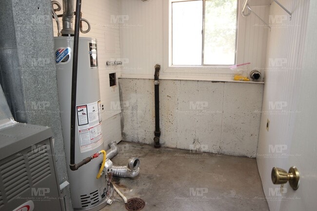 Building Photo - 447 W Swallow Rd