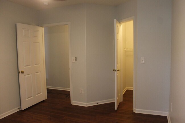 Building Photo - Updated Apartment in Plantation Point