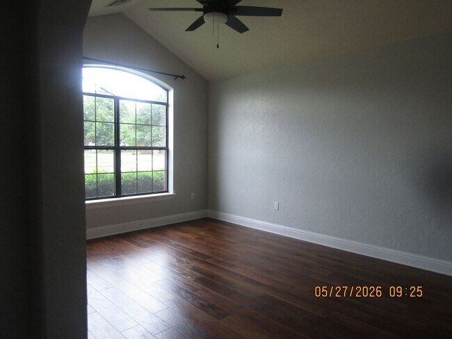 Building Photo - Beautiful 4-bedroom home located in the Heritage Hills Area!