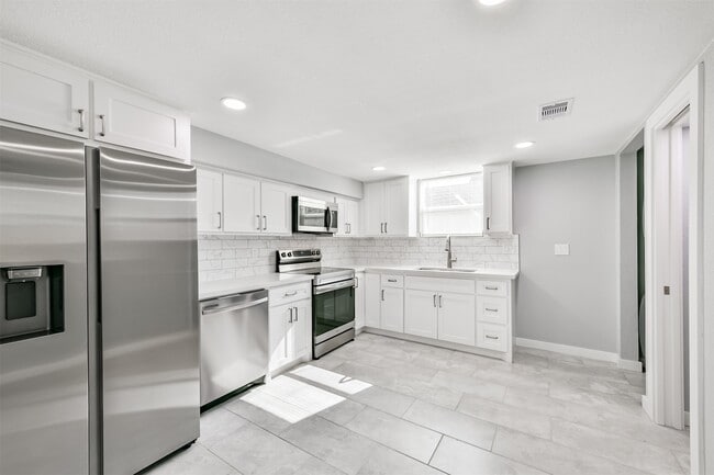 Building Photo - 4323 Ave N Ursuline St