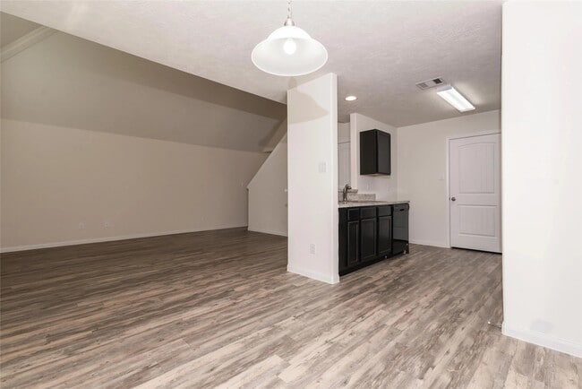Building Photo - 4023 Rose Mary Bend