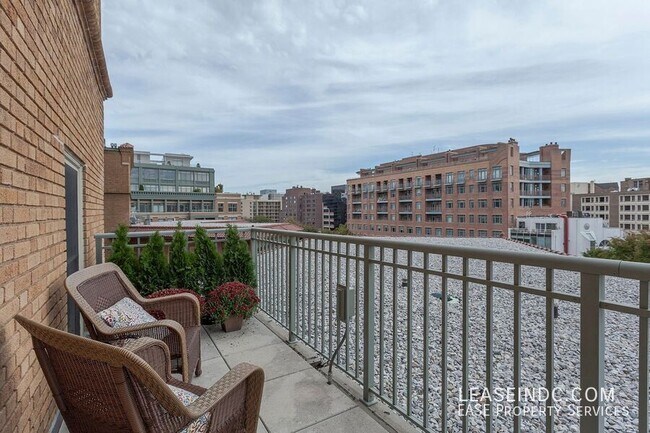 Building Photo - 2425 L St NW