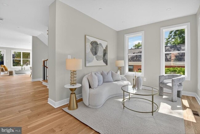 Building Photo - 5310 Cathedral Ave NW