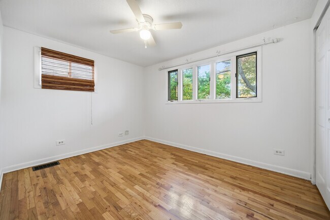 Building Photo - 212 N Knollwood Dr