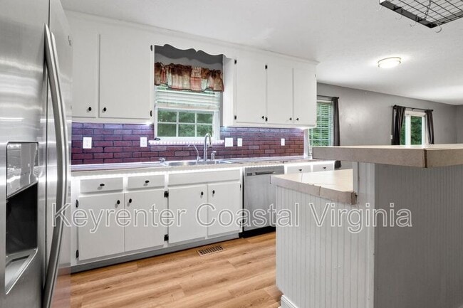 Building Photo - 16309 Smithfield Heights Dr