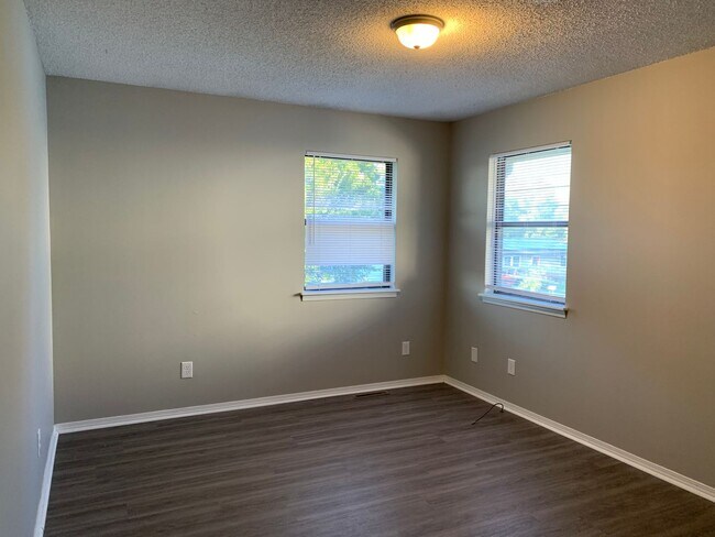 Building Photo - 3028-3030 W 15th St