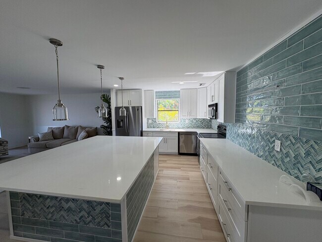 Building Photo - 360 Wilma Cir