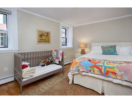 Building Photo - 1A Joy St