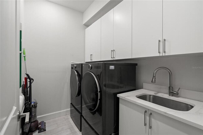 Building Photo - 33875 Castaway Lp
