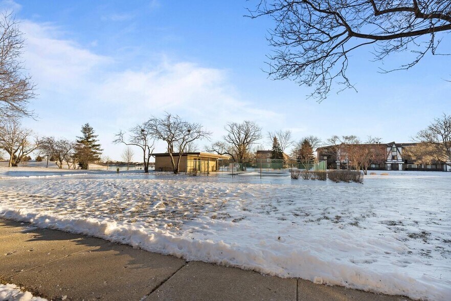 Building Photo - 17 Parkside Ct