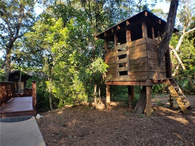 Building Photo - 6201 Highland Hills Dr