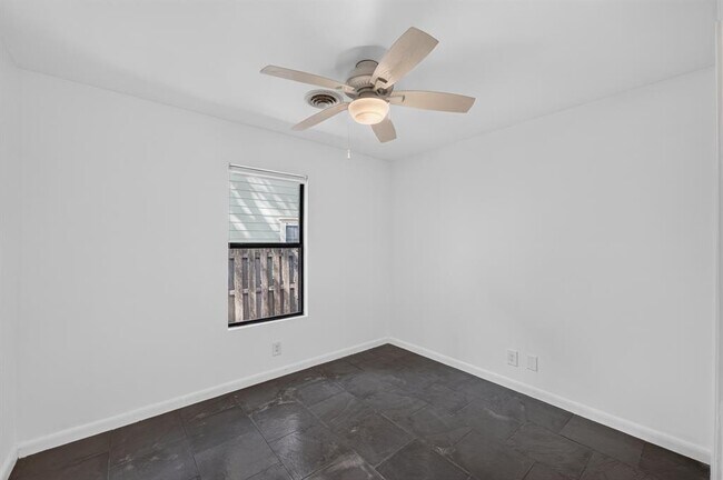 Building Photo - 1703 Wethersfield Rd