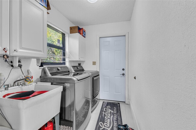 Building Photo - 11266 NW 10th Pl