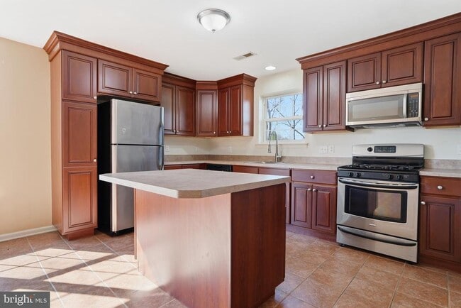 Building Photo - 13675 Philmont Ave