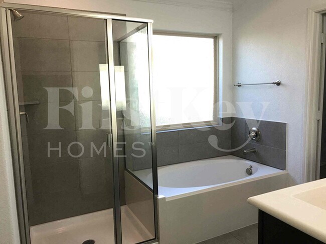 Building Photo - 264 Callaghan Dr