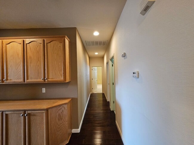 Building Photo - Single story home in Sylvan School District!