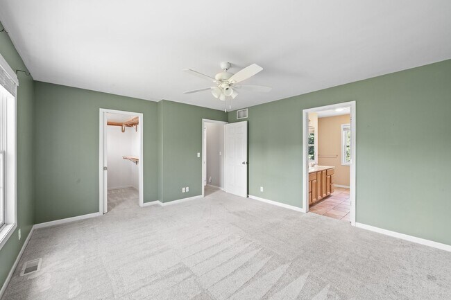 Building Photo - 406 Lakewood Dr