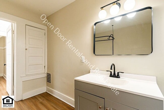 Building Photo - 2516 Lafayette St