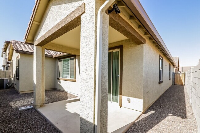 Building Photo - 16636 W Jenan Dr