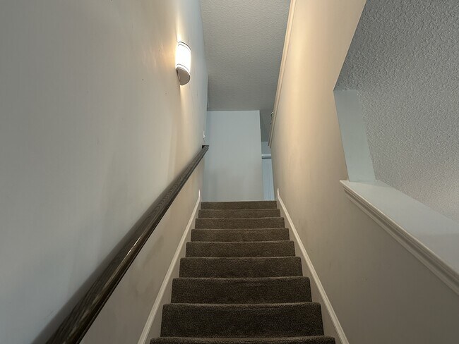 Building Photo - 345 Mcclelland Lp NE