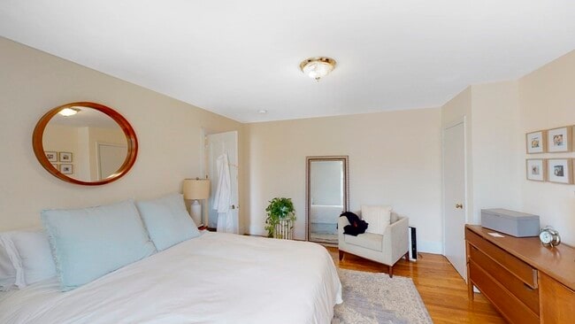 Building Photo - 2 Brimmer 5