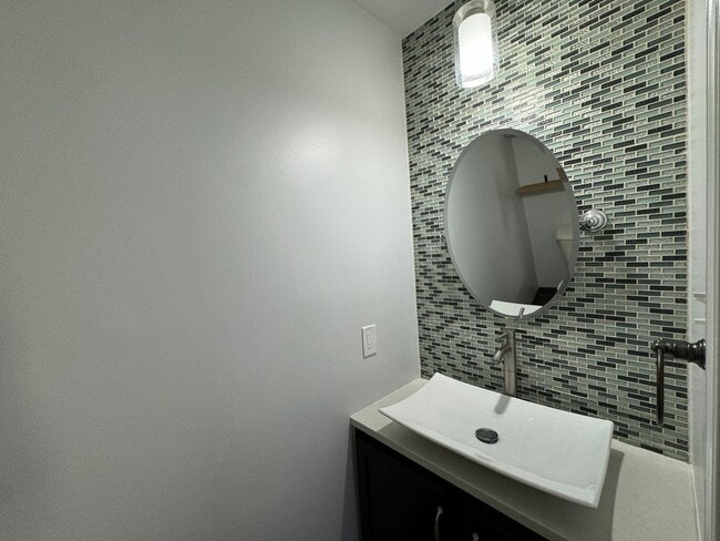 Building Photo - THREE BEDROOM  w Finished Basement- PARKLA...