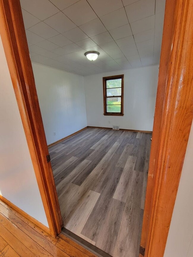 Building Photo - 136 E Edwards St